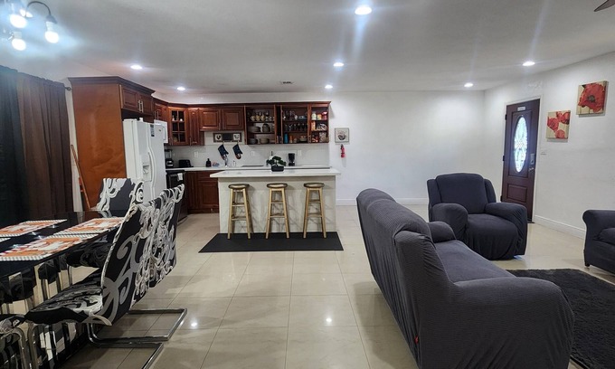 Miami Gardens House | The Jazzy Escape 6 minutes to Hard Rock Stadium