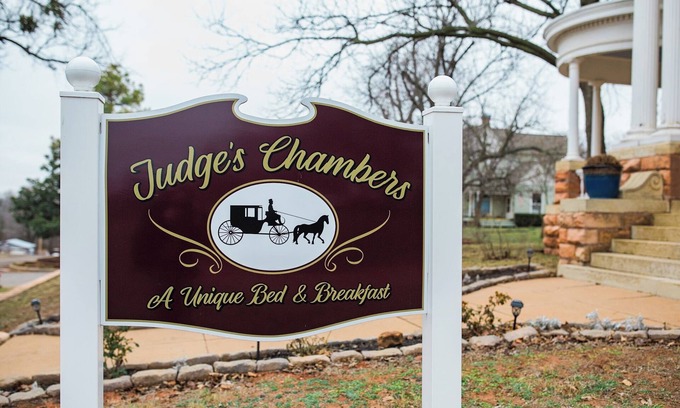 Guthrie Bed & Breakfast | The Judge's Chambers
