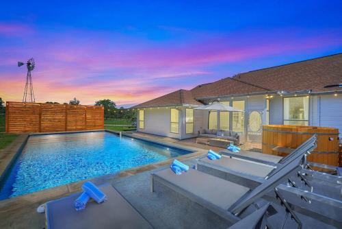 Fredericksburg House | The KK Ranch-Private Pool-Hill Country Bliss