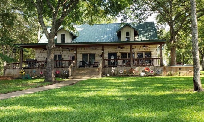 Jewett House | The Lake House on Lake Limestone