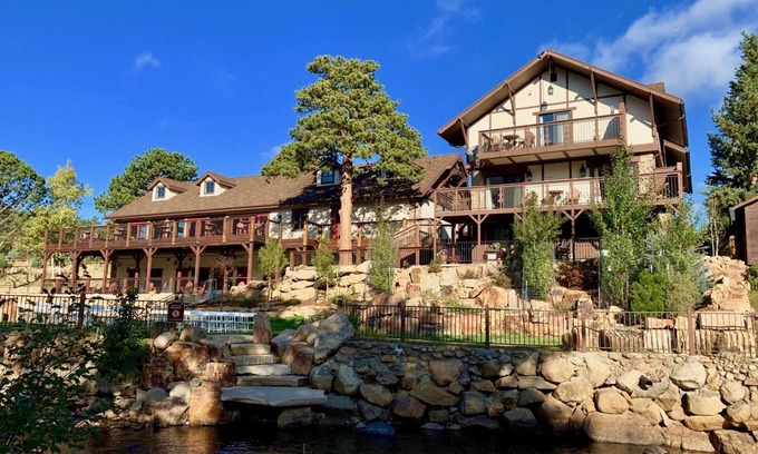 Estes Park Cabin | The Landing at Estes Park - Riverside Retreat