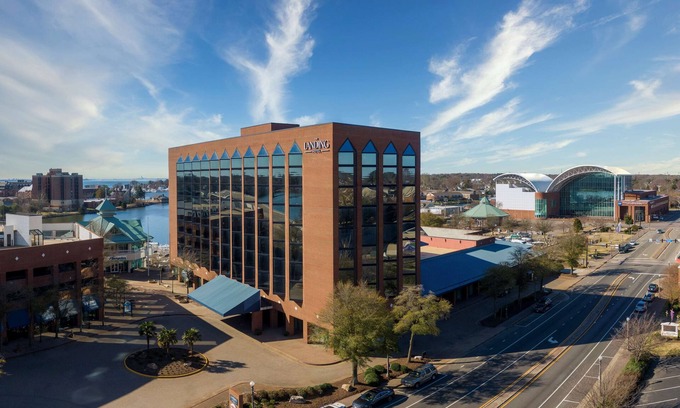 Victoria Boulevard Historic District Hotel | The Landing at Hampton Marina, Tapestry Collection by Hilton