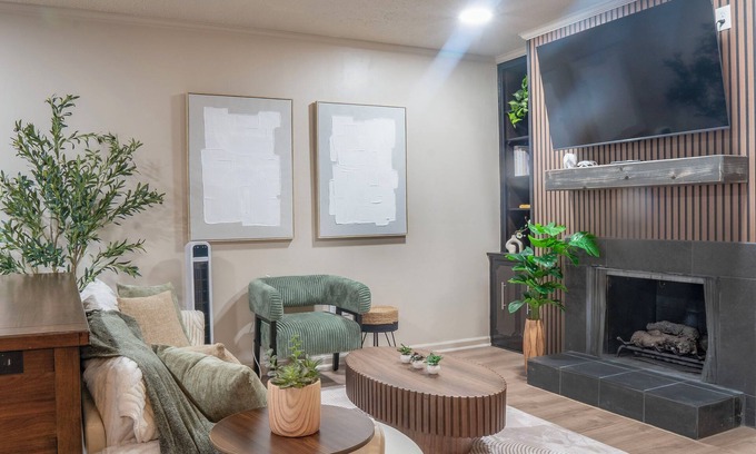 Gunter Afs House | The Landmark Residence-Cozy 3-bedroom condo in quiet neighborhood