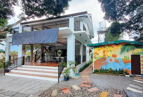 Alitagtag Hotel | The Lavana Camp Coco Batangas by RedDoorz
