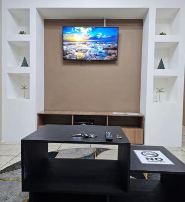 St. Helena Apartment | The Layover - 6 Mins from the Airport, Equipped for Long Stays