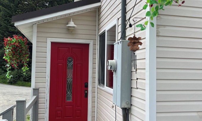 Seldovia Bed & Breakfast | The Lazy Crow Inn, Beautiful Coastal Seldovia with wi-Fi, kitchen, deck etc.