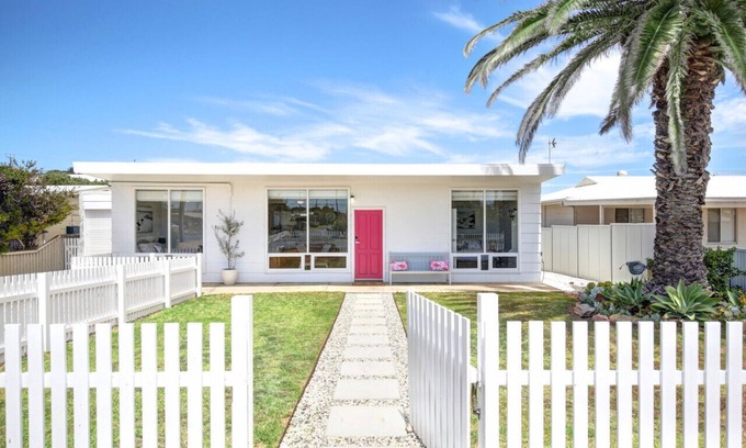 Goolwa South House | The Lazy Palm Beach Shack with Modern Touches