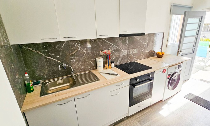 Larnaca Hostel | The Lemon Tree Hostel