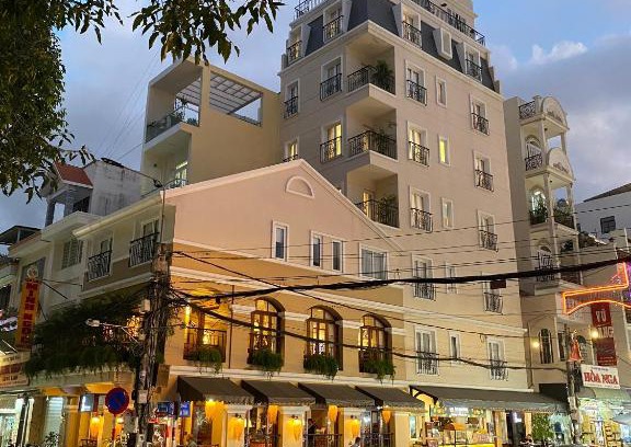 Ninh Kieu Hotel | The Lighthouse