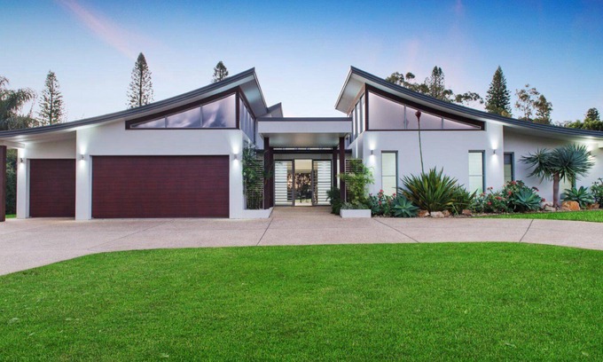 Port Macquarie House | The Links retreat at Lighthouse Beach