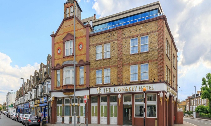 Leyton Hotel | The Lion & Key Hotel