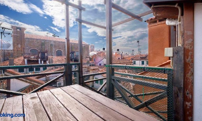 Castello Apartment | The Lion's House APT4