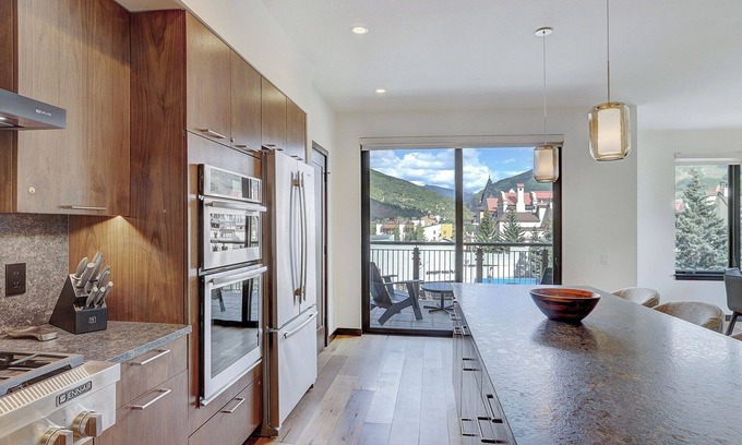 Vail Condo | The Lion Vail- 4 BR Modern Mountain Luxury by RedAwning - Save 20% on 7+ Nights!