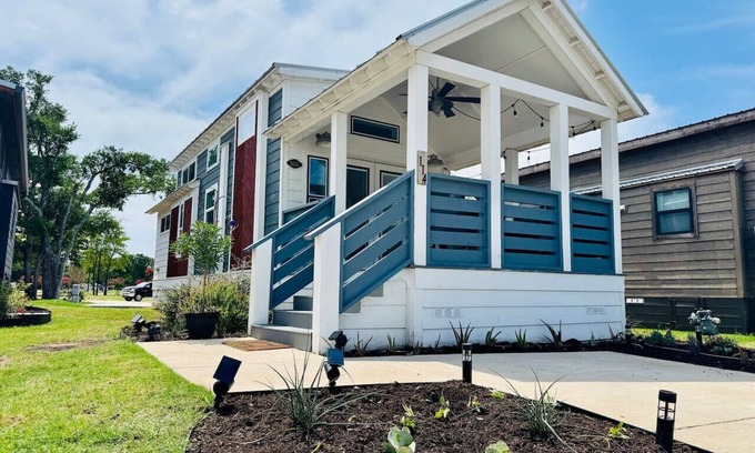 Austin Apartment | The Little Lonestar | Pool & Hot Tub