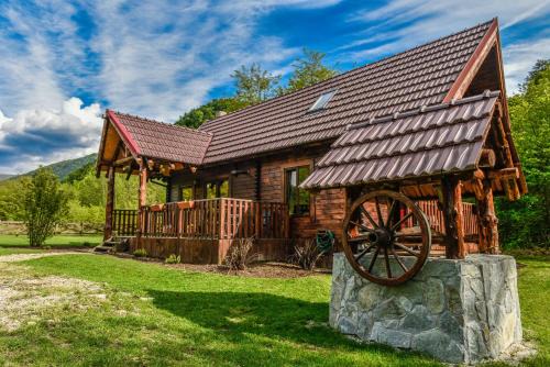 Turnu Ruieni Cabin | The Little Mountain Cabin