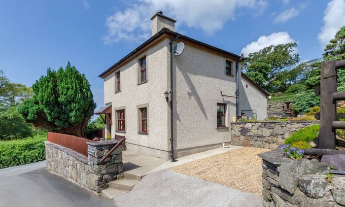 Llanfaglan House | The Lodge in Caernarfon