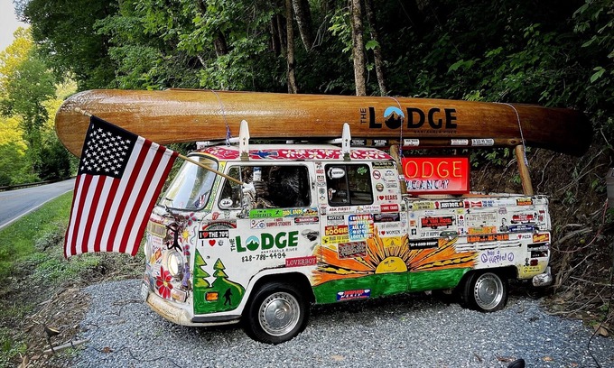 Bryson City Cabin | The Lodge Nantahala River. Bryson city, North Carolina. Suite #6