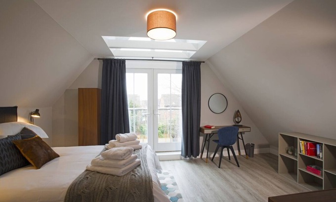 Canterbury Apartment | The Loft a fabulous 1 bed apartment, a stroll from the city centre with parking.