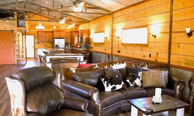 Bryan Apartment | The Loft at Lucky Eagle~Aggieland Vacation Rentals