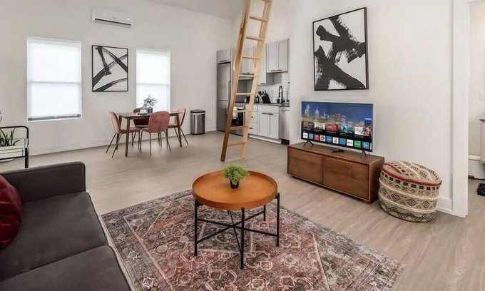 Olde Towne East Apartment | The Loft @ Columbus Center 2