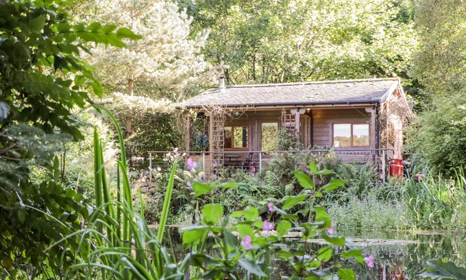 Lerags Cottage | THE LOG CABIN, with hot tub in Oban