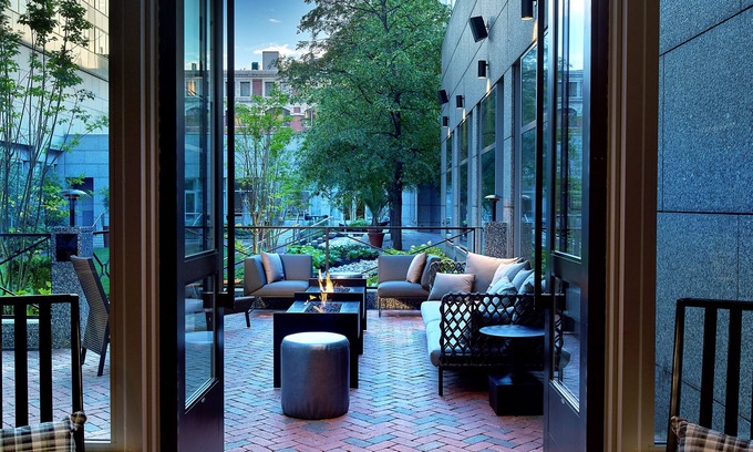 Logan Square Hotel | The Logan Philadelphia, Curio Collection by Hilton