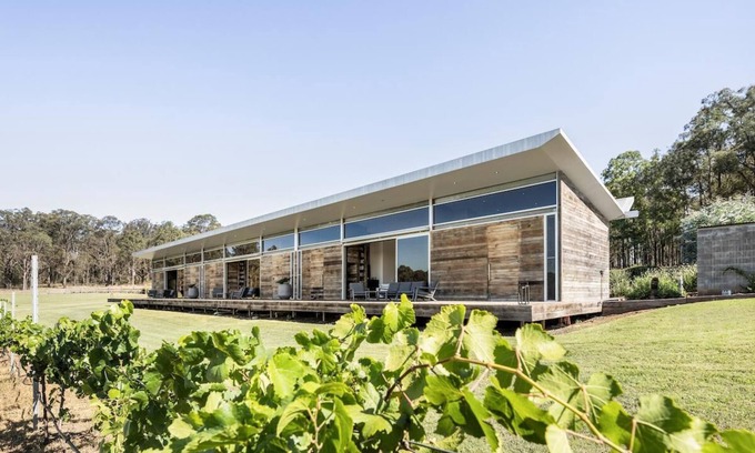Pokolbin House | The Longhouse - Your group escape. The Longhouse, Hunter Valley
