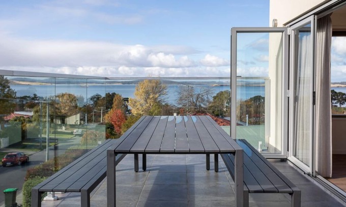 Taroona House | The Lookout - spacious, modern, group retreat
