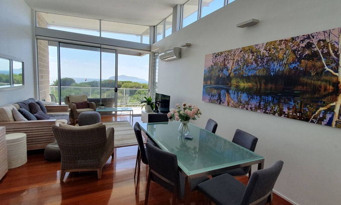 Hawks Nest Apartment | The Love Nest - luxury apartment with stunning views - stroll to beach