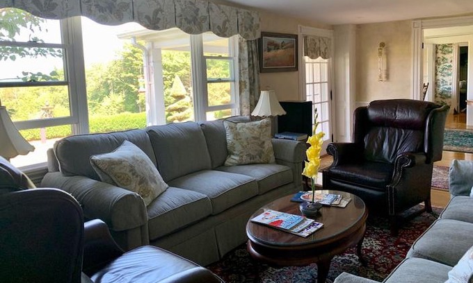 Ashburnham Bed & Breakfast | The Maguire House Bed & Breakfast