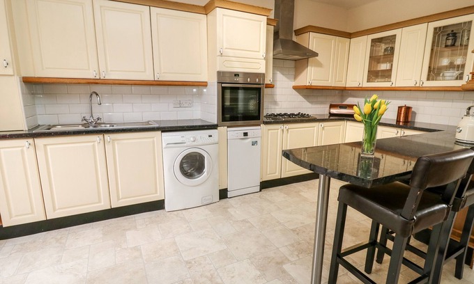 Crickhowell Apartment | THE MAIFLOUR BAKERY, pet friendly in Crickhowell