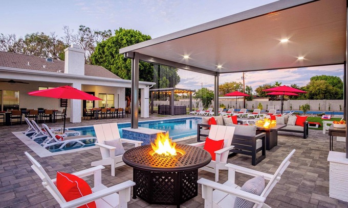 Gilbert House | The Max Resort! 1.5 Acres! Enjoy Pickle Ball, Pool, & Fun!