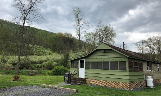 Manns Choice Cabin | The Meadow Cabin at Horn Cabins in Manns Choice PA
