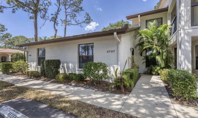 The Meadows Condo | The Meadows- Winslow Beacon 1 bed/1 bath. Near the UTC shopping and beaches