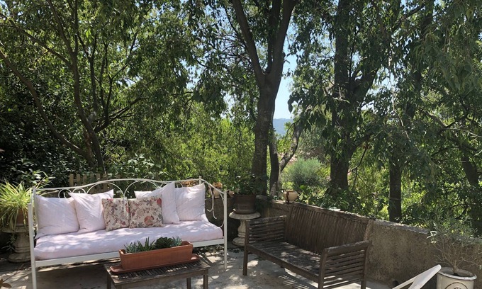 Saint-Maximin House | 'The Meeting' in Saint Maximin, Uzes