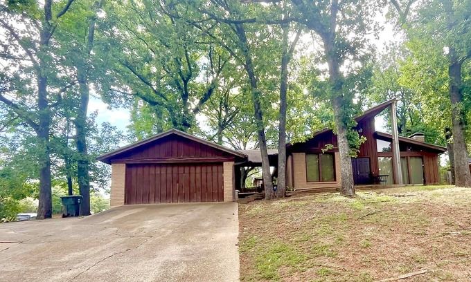 Tyler House | The Merrill House and Art Gallery