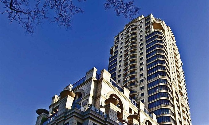 Sandown Hotel | The Michelangelo Towers