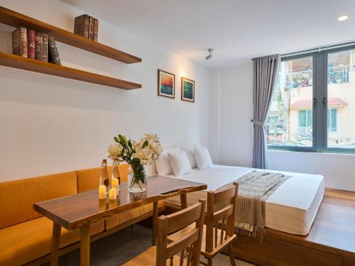 District 5 Apartment | The Midnight Lotus Saigon-Urban Retreat with Private Balcony-Free Laundry