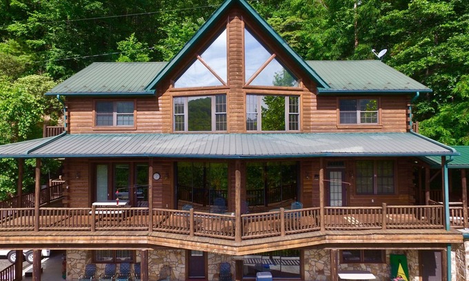 Cherokee Cabin | The Miller Family Lodge