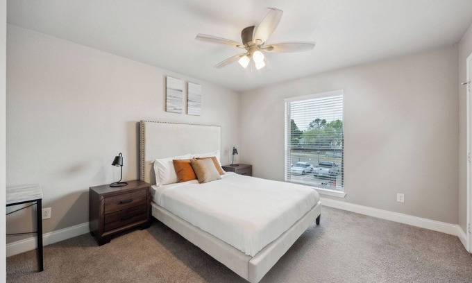 South Arlington Apartment | The Mirage 275 I Comfy 2 Bed 1.5 Bath