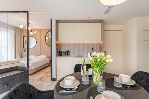 Ustronie Morskie Apartment | The Mirror Loft 364 w obiekcie Bałtyk Sun- Parking Bawialnia w CENIE- Holiday City