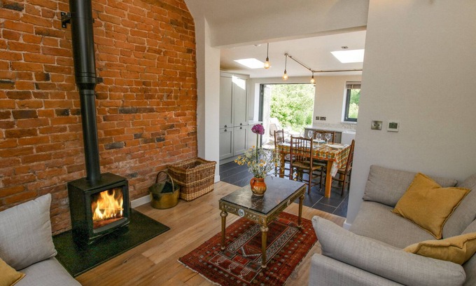 Malpas Cottage | THE MISSION ROOM, family friendly, with open fire in Malpas