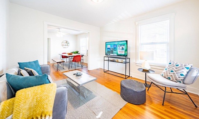 Southmoreland Condo | The MOD Apartment - Center of KC!