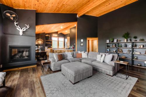 Truckee House | The Modern Moose Lodge
