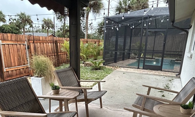 Laurel House | The Modern Oasis 3/2 with screened & heated pool, 0.5 to Nokomis Beach