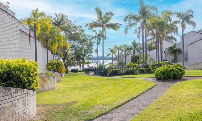 Soldiers Point House | The Moorings 18 4 Cromarty Rd Waterfront, Pool, Wifi & AirCon
