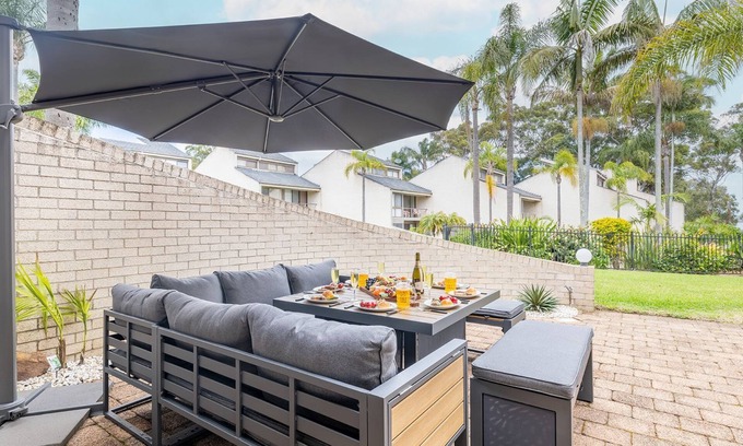Soldiers Point House | The Moorings, 23/4 Cromarty Rd - air con, pool and waterfront