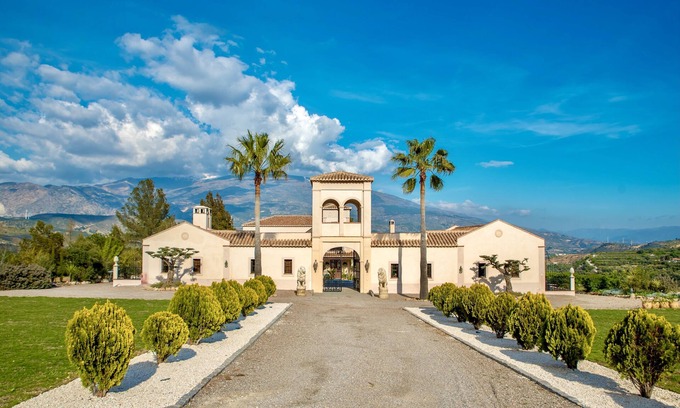 Albunuelas House | The most romantic hacienda in Andalucia