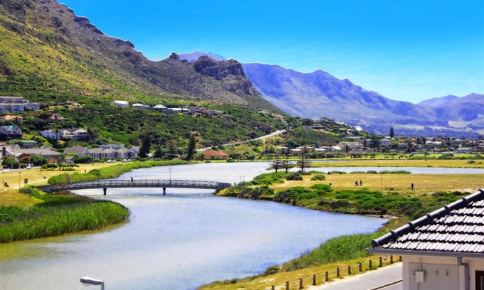 Muizenberg Bed & Breakfast | The Muize