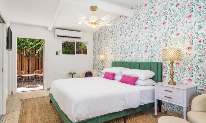 Warm Sands Hotel | The Muse Hotel | Palm Springs | Kitchen, Private Yard, Pool & Hot Tub | Suite 6!